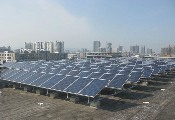 花80萬樓頂建光伏發電站 村民：賣電比收房租靠譜
