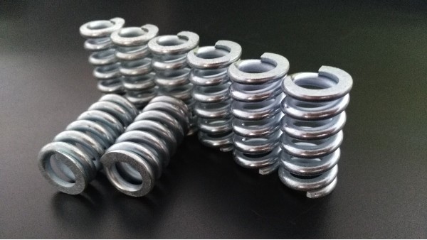 原來汽車減震彈簧這么重要