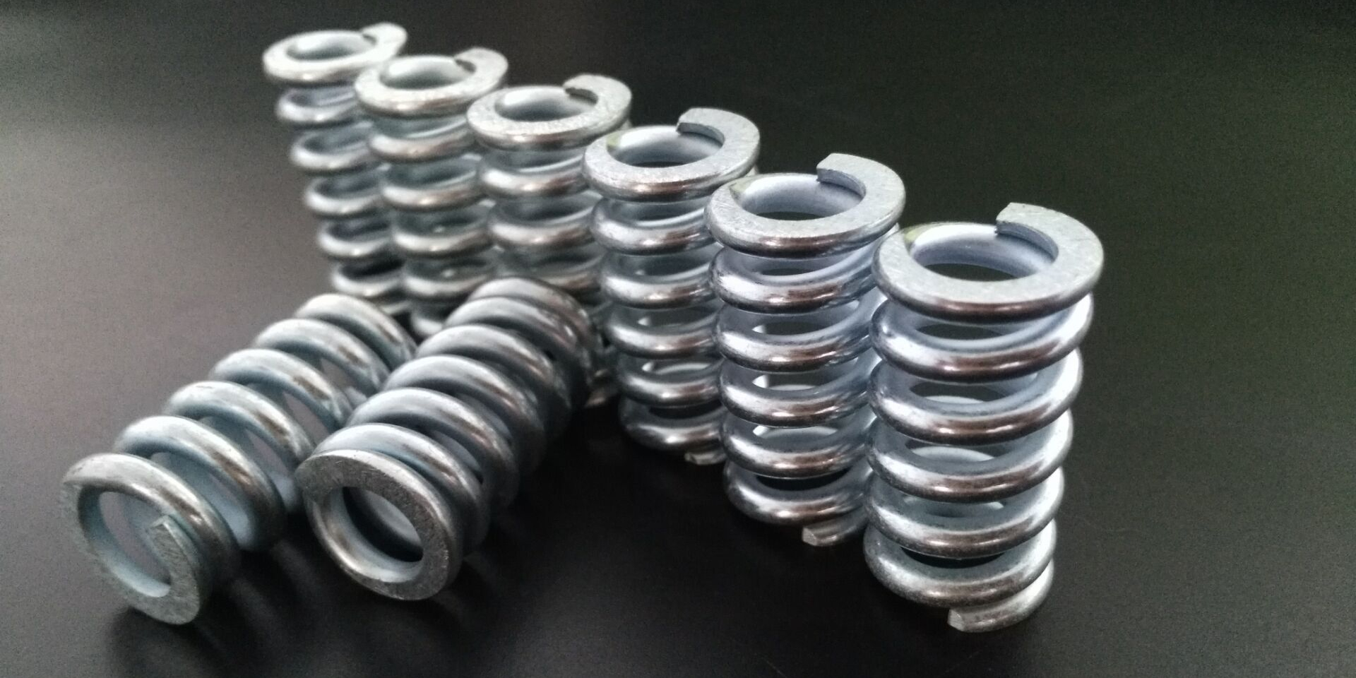 彈簧有什么特點(diǎn)？